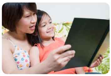 2 girls readings a book