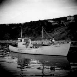 photo of a fishing boat 