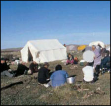 Inuit elders, students and archaelogists